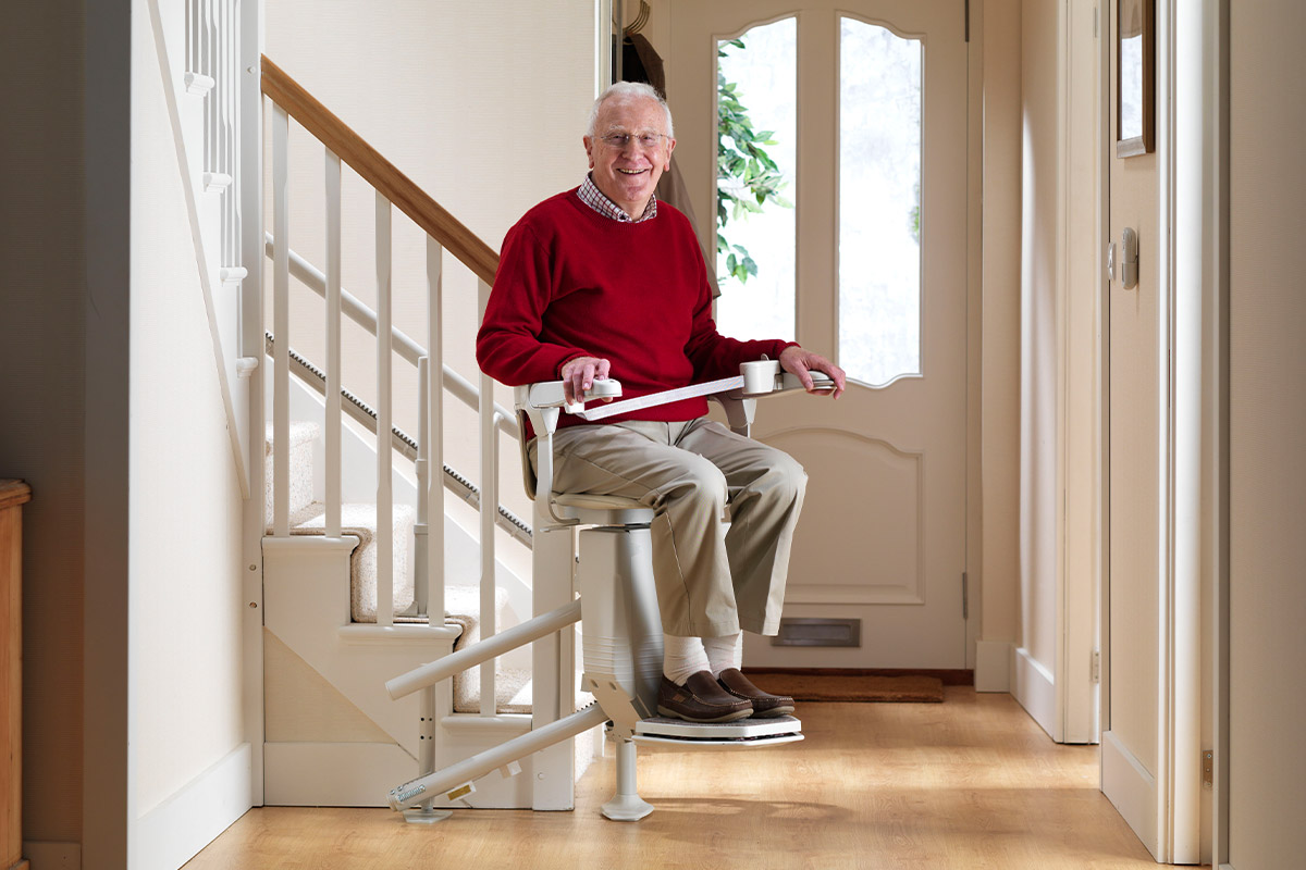 Stairlift for curved stairs